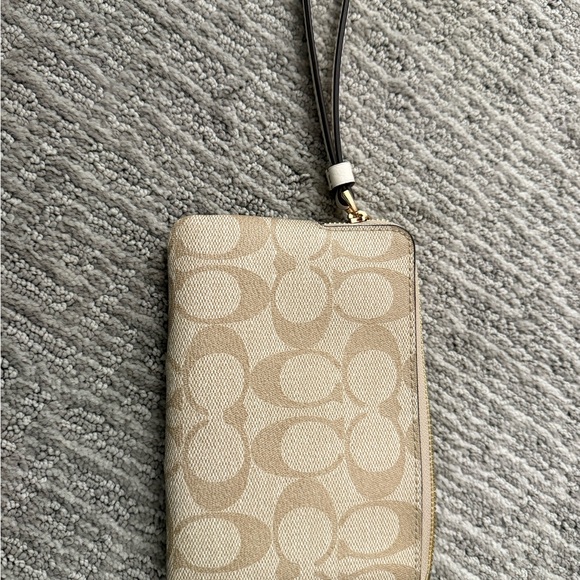 Coach Chalk Pebble Leather Tote with Signature Zip Wallet - Picture 11 of 14